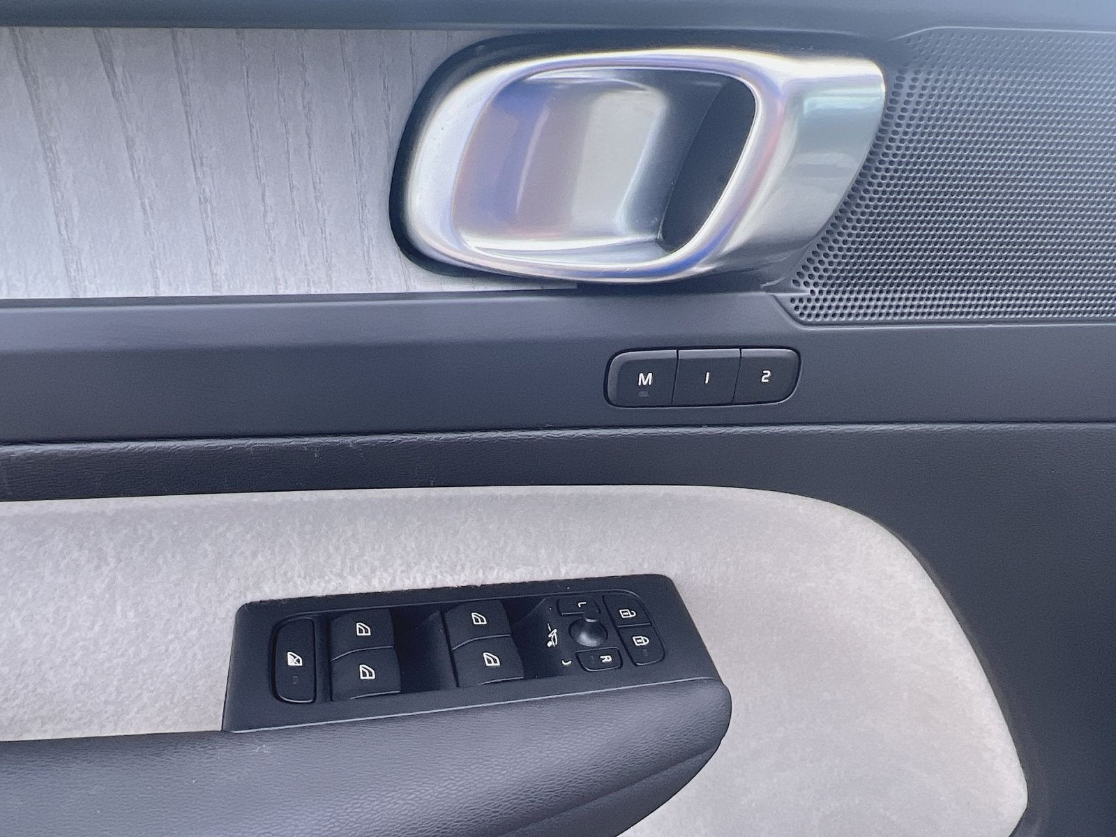 2024 Volvo XC40 B5 Plus Bright Theme
