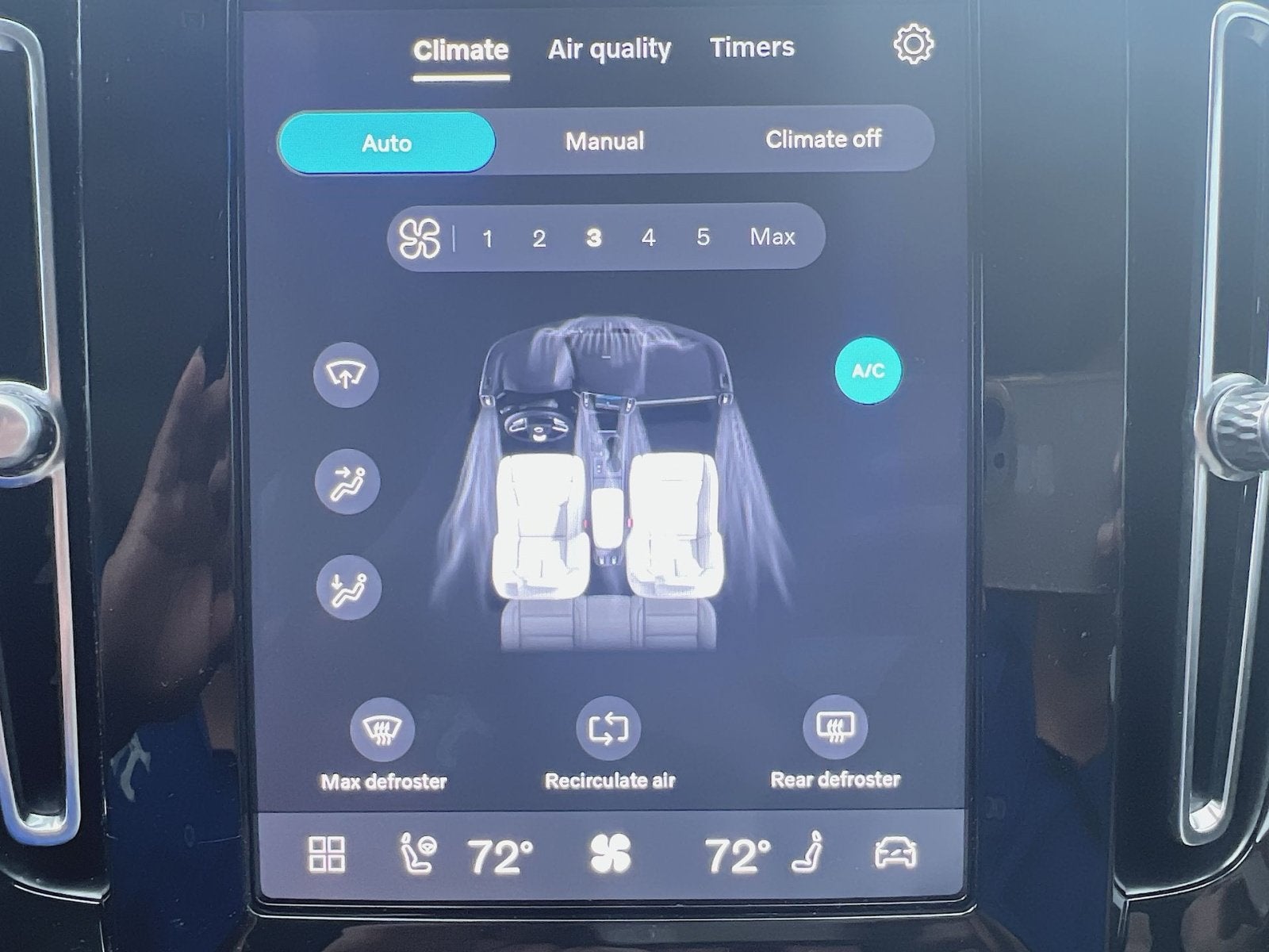 2024 Volvo XC40 B5 Plus Bright Theme