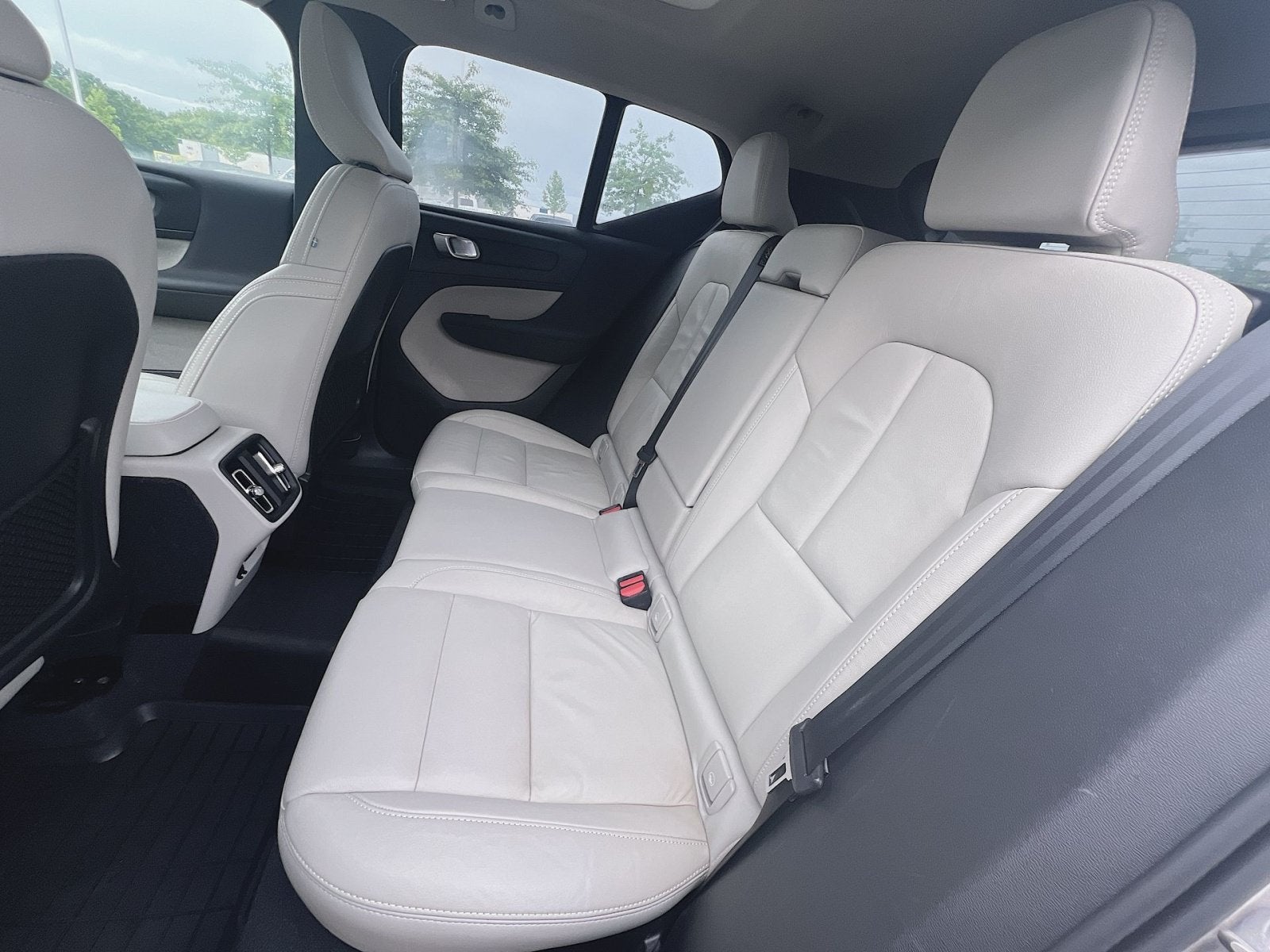 2024 Volvo XC40 B5 Plus Bright Theme
