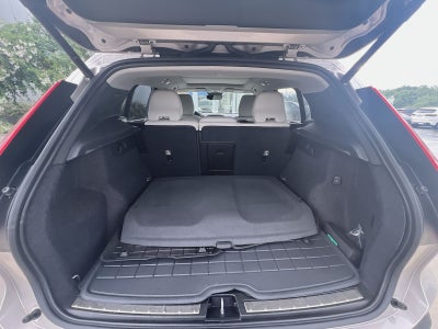 2024 Volvo XC40 B5 Plus Bright Theme