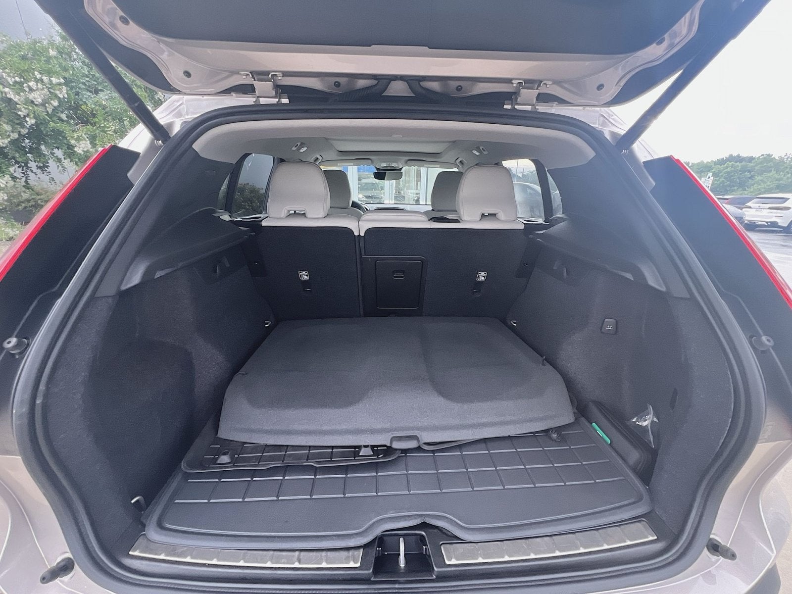 2024 Volvo XC40 B5 Plus Bright Theme