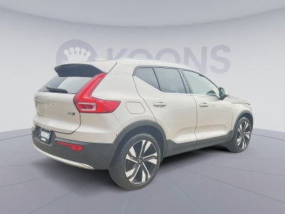 2024 Volvo XC40 B5 Plus Bright Theme