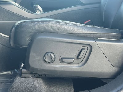 2024 Volvo XC40 B5 Plus Dark Theme
