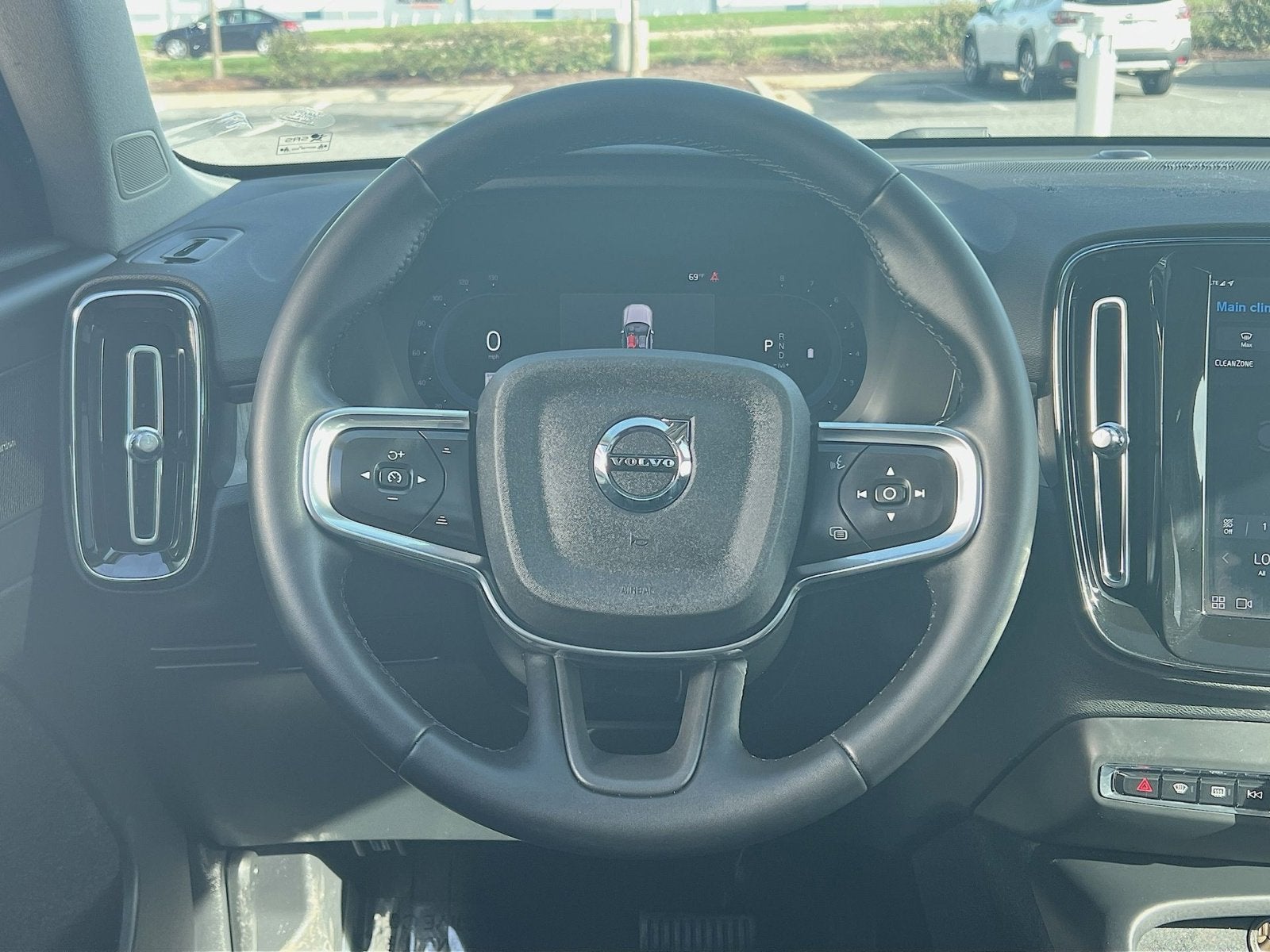 2024 Volvo XC40 B5 Plus Dark Theme