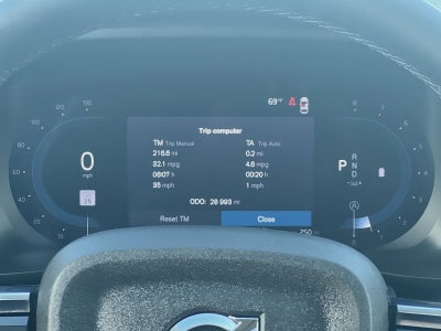 2024 Volvo XC40 B5 Plus Dark Theme
