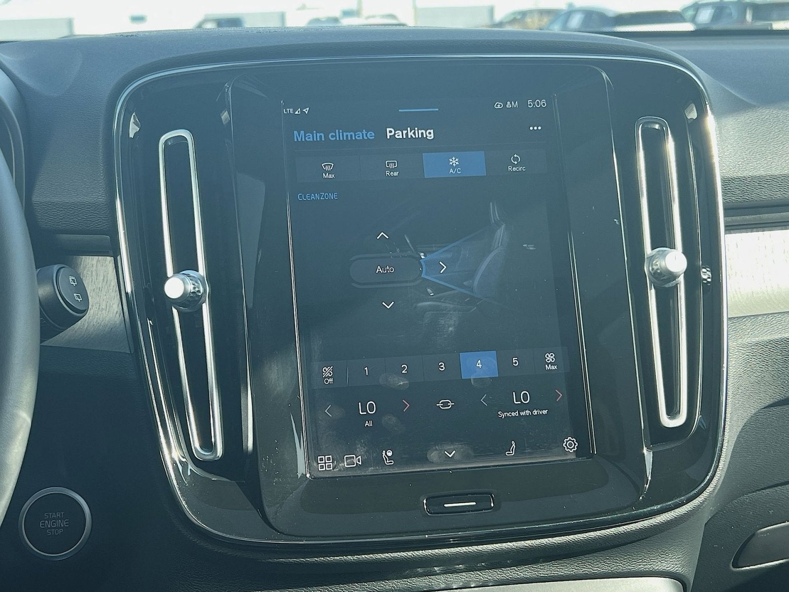 2024 Volvo XC40 B5 Plus Dark Theme