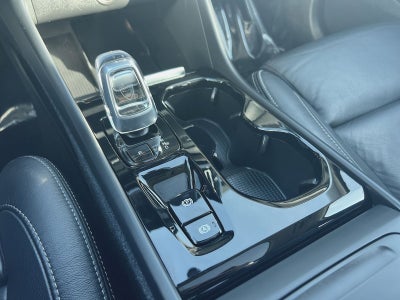 2024 Volvo XC40 B5 Plus Dark Theme