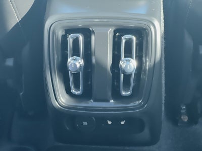 2024 Volvo XC40 B5 Plus Dark Theme