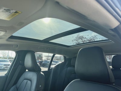 2024 Volvo XC40 B5 Plus Dark Theme