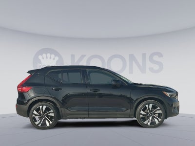 2024 Volvo XC40 B5 Plus Dark Theme
