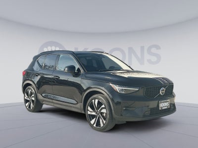 2024 Volvo XC40 B5 Plus Dark Theme