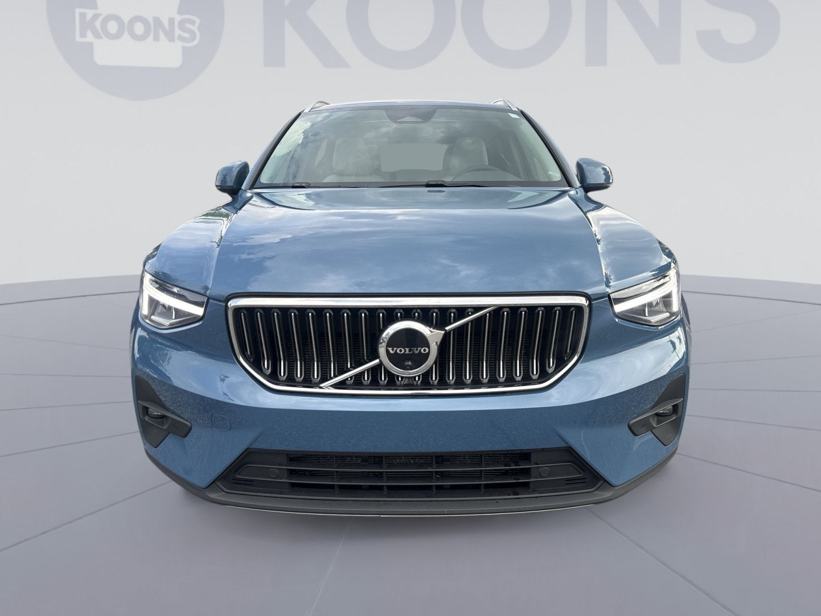 2023 Volvo XC40 B5 Plus Bright Theme