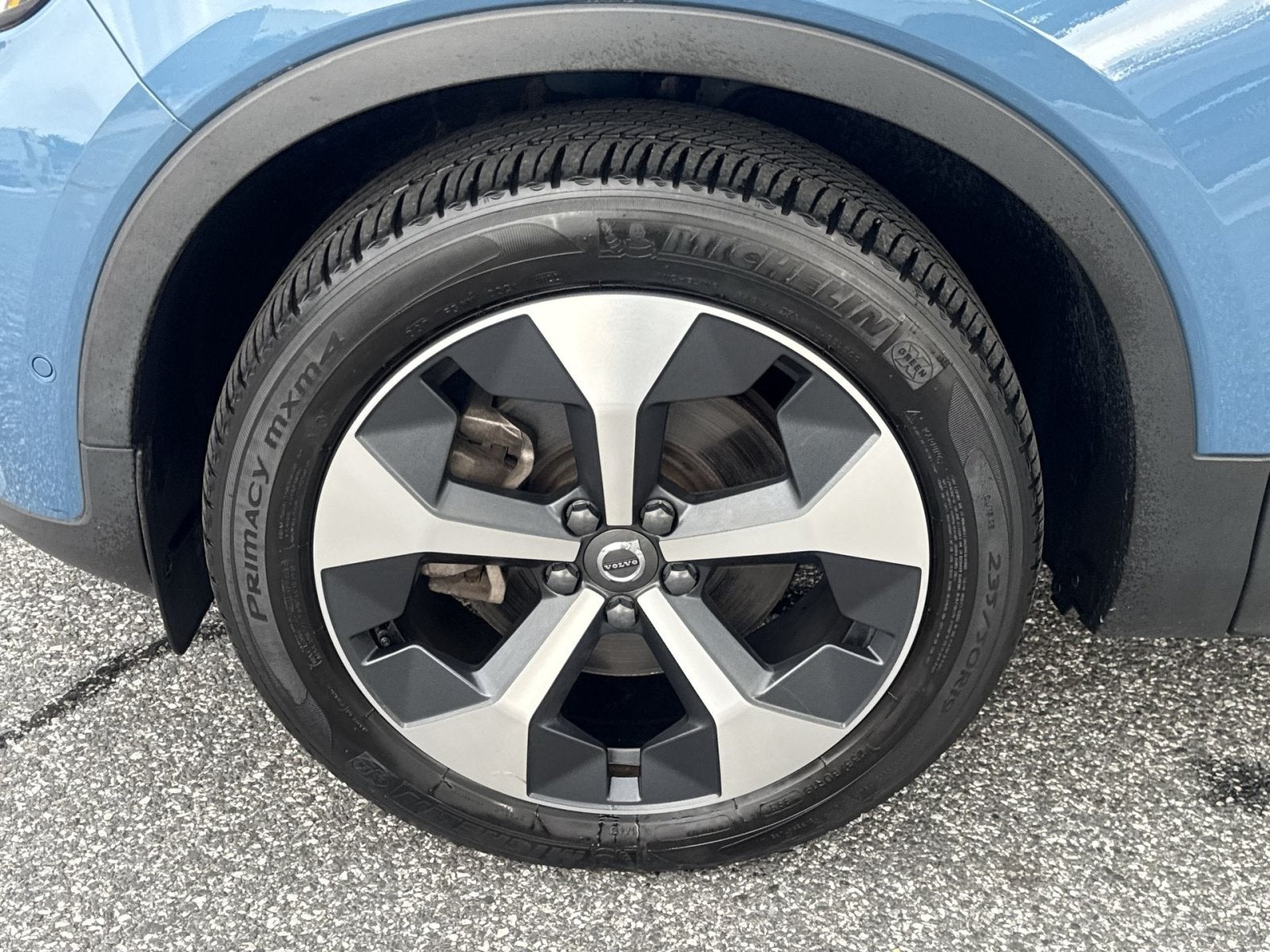 2023 Volvo XC40 B5 Plus Bright Theme