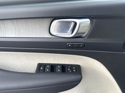 2023 Volvo XC40 B5 Plus Bright Theme