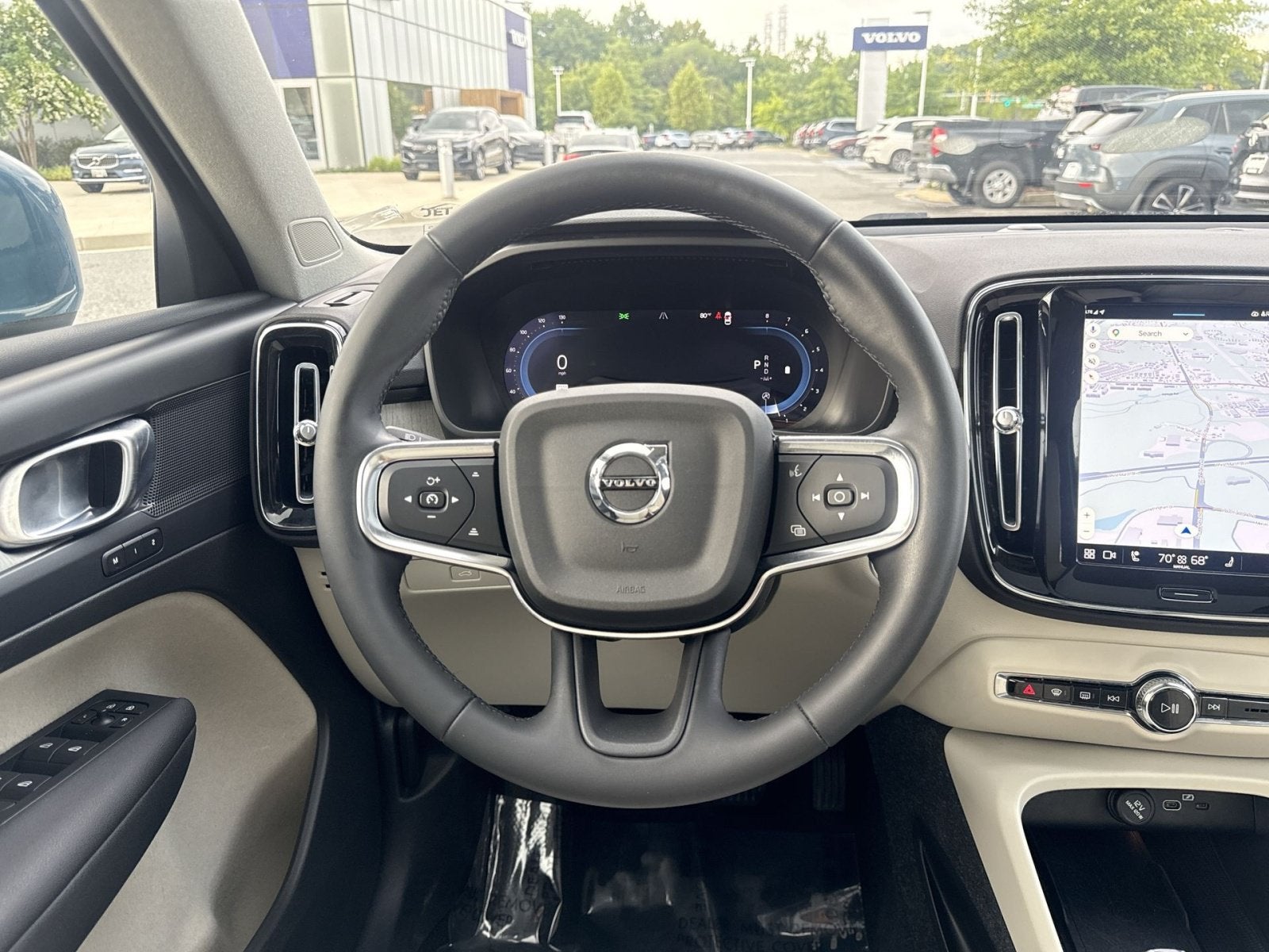 2023 Volvo XC40 B5 Plus Bright Theme