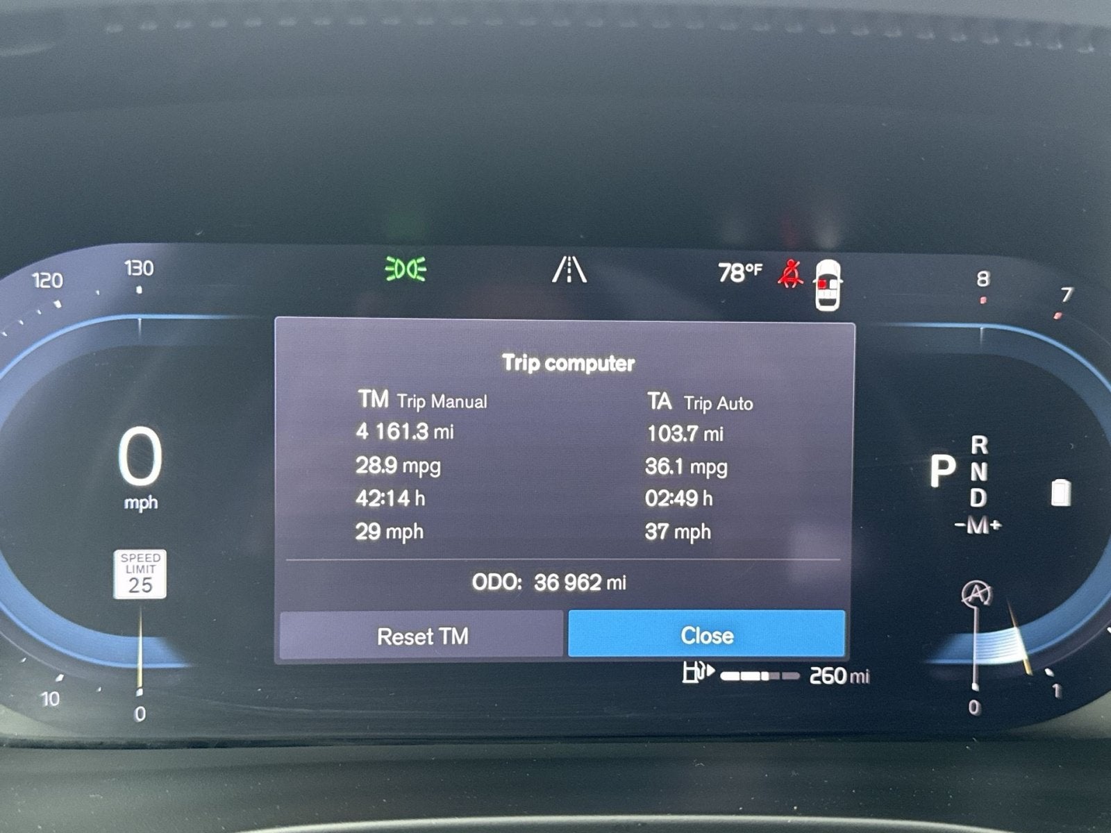 2023 Volvo XC40 B5 Plus Bright Theme
