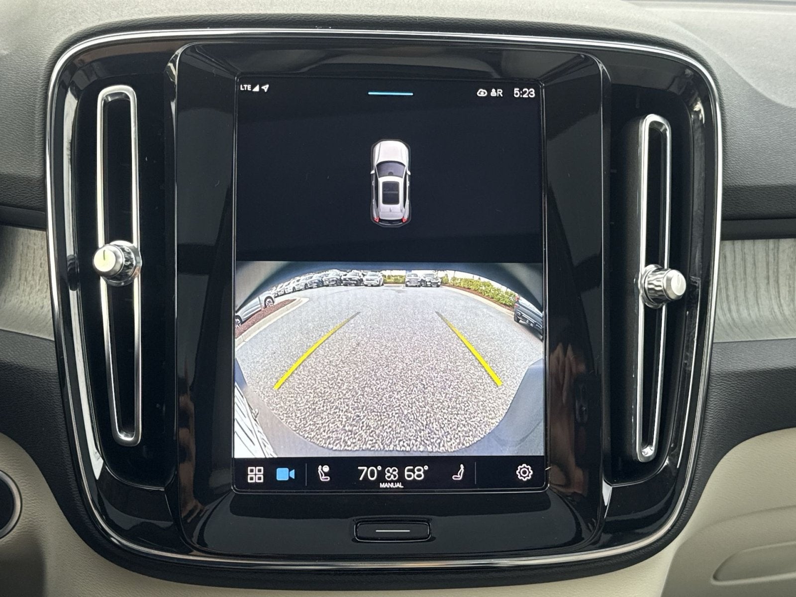 2023 Volvo XC40 B5 Plus Bright Theme