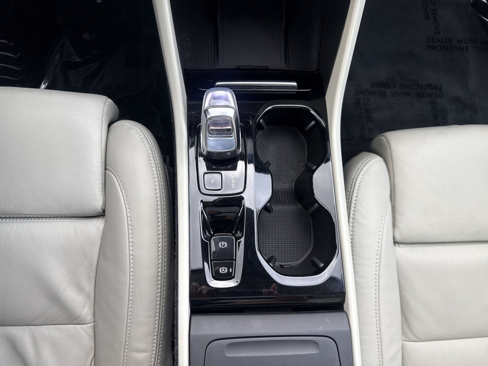 2023 Volvo XC40 B5 Plus Bright Theme