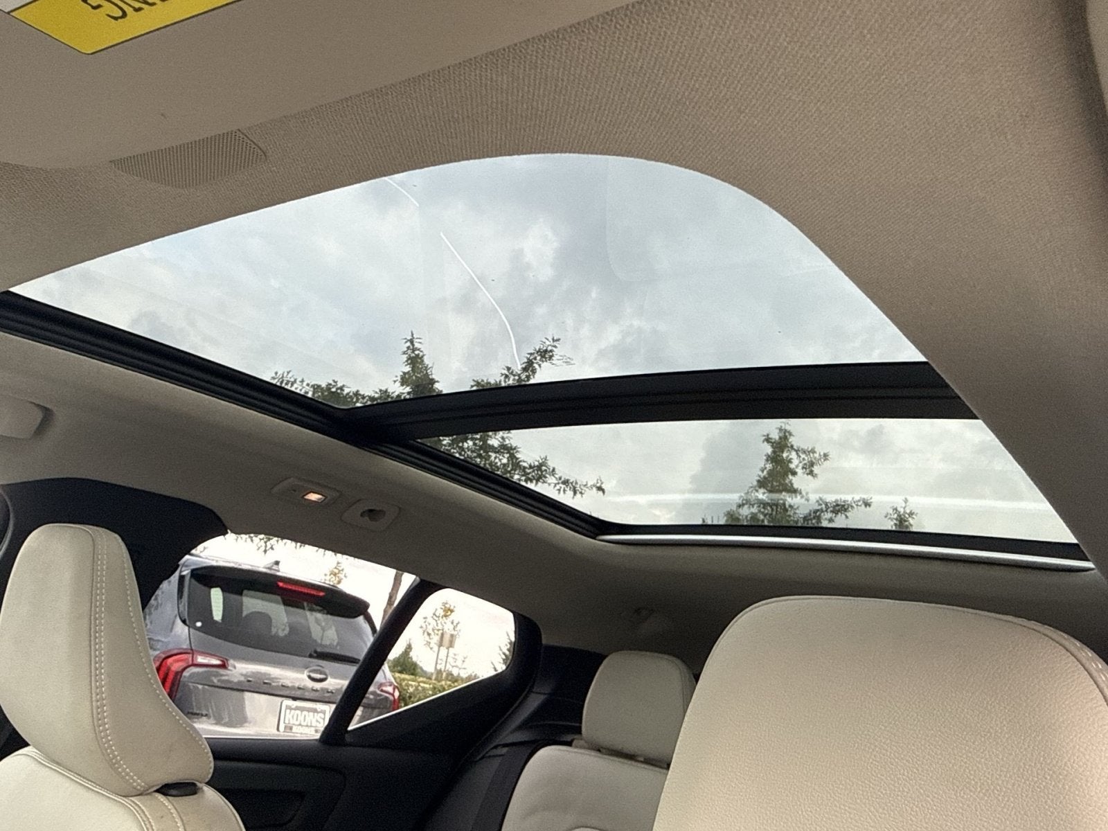 2023 Volvo XC40 B5 Plus Bright Theme