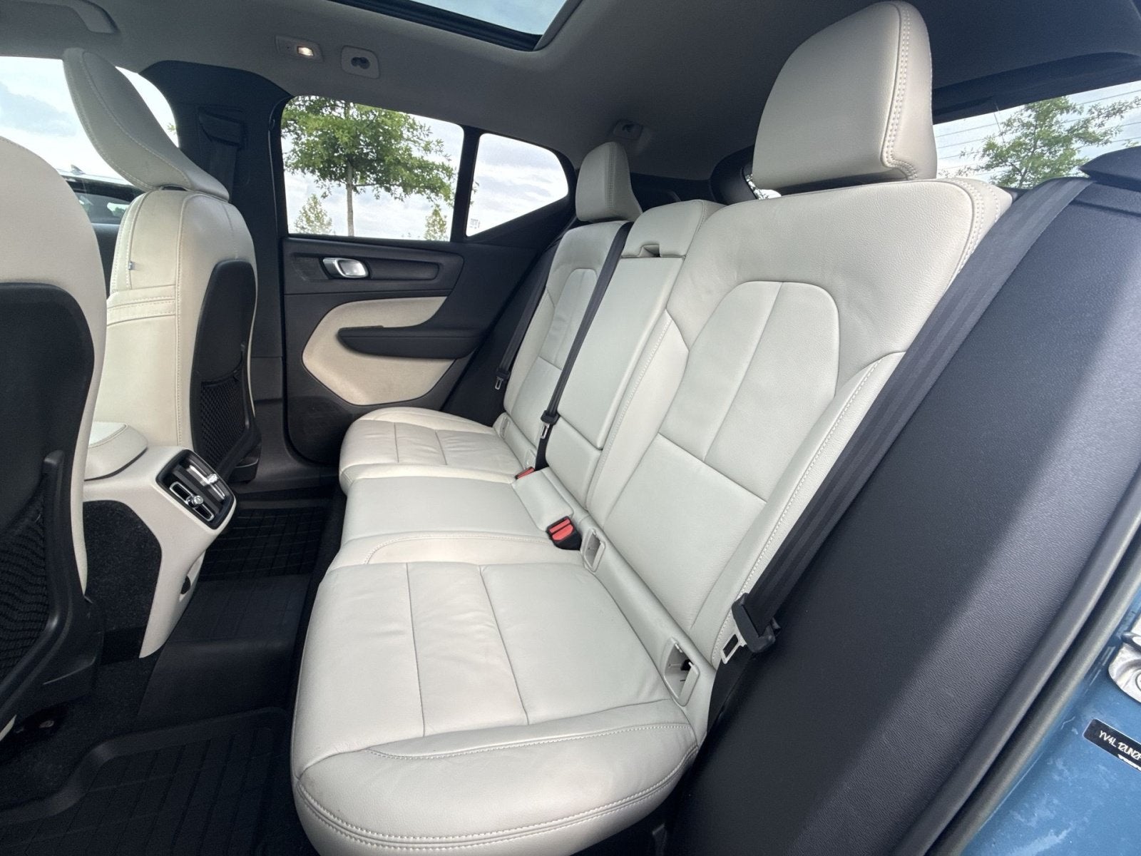 2023 Volvo XC40 B5 Plus Bright Theme