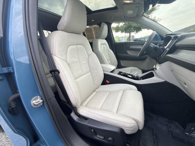 2023 Volvo XC40 B5 Plus Bright Theme