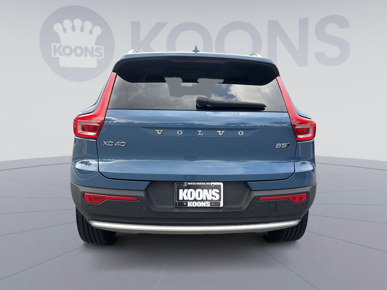 2023 Volvo XC40 B5 Plus Bright Theme