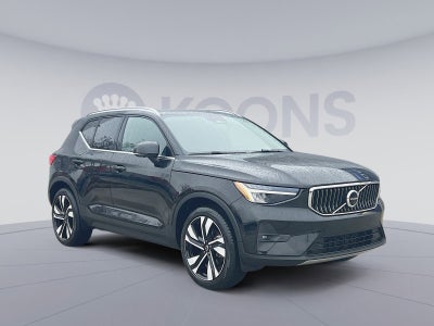 2023 Volvo XC40 B5 Plus Bright Theme