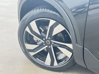 2023 Volvo XC40 B5 Plus Bright Theme