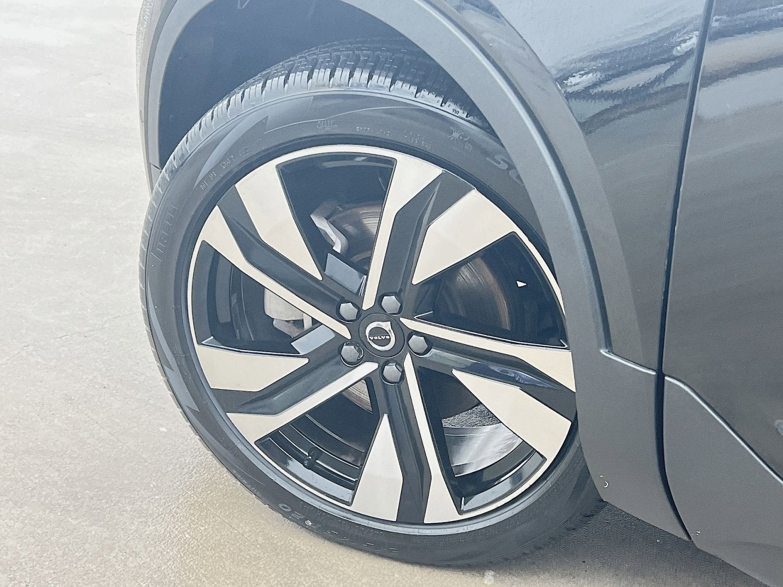 2023 Volvo XC40 B5 Plus Bright Theme