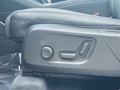 2023 Volvo XC40 B5 Plus Bright Theme