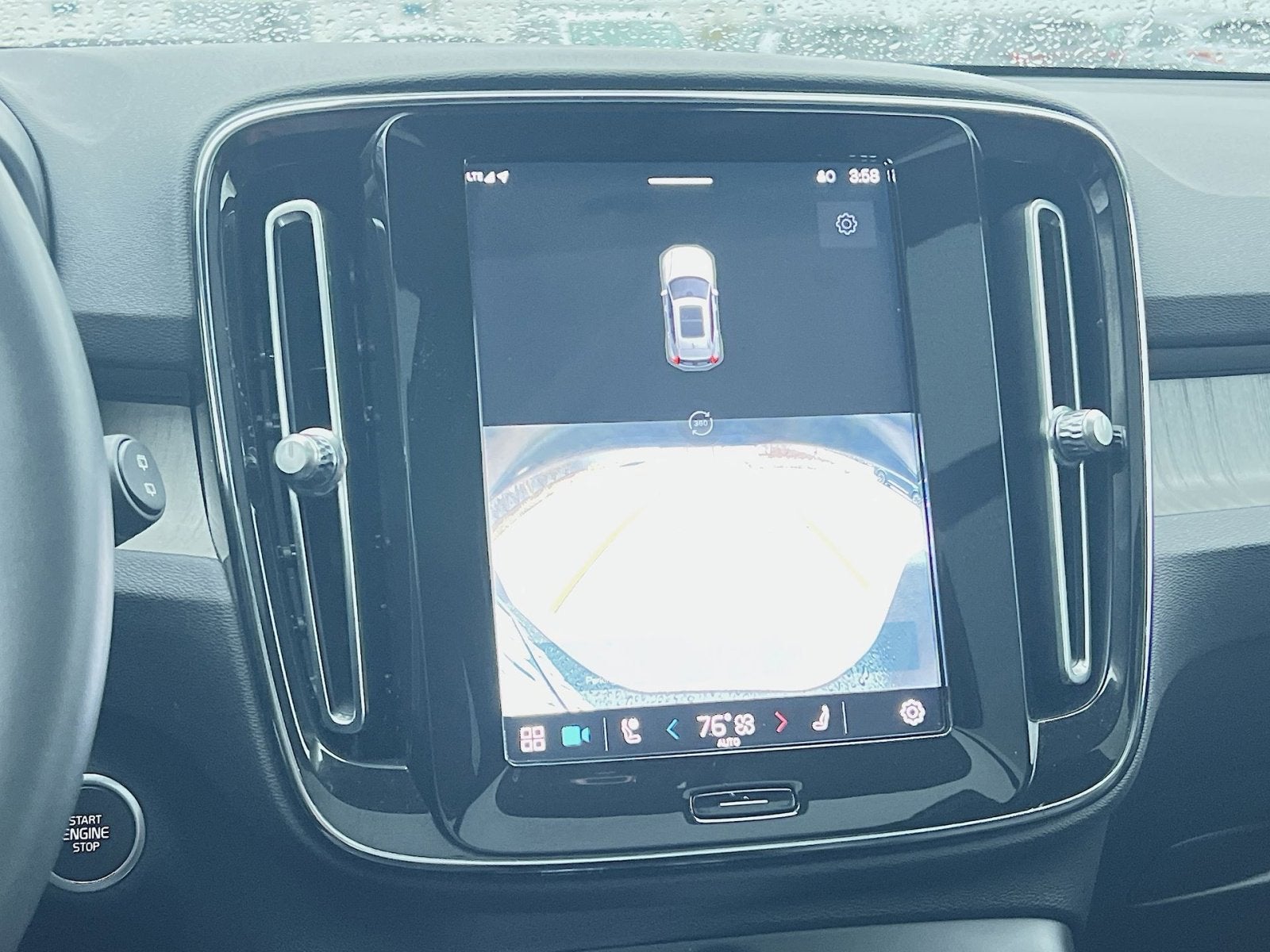 2023 Volvo XC40 B5 Plus Bright Theme