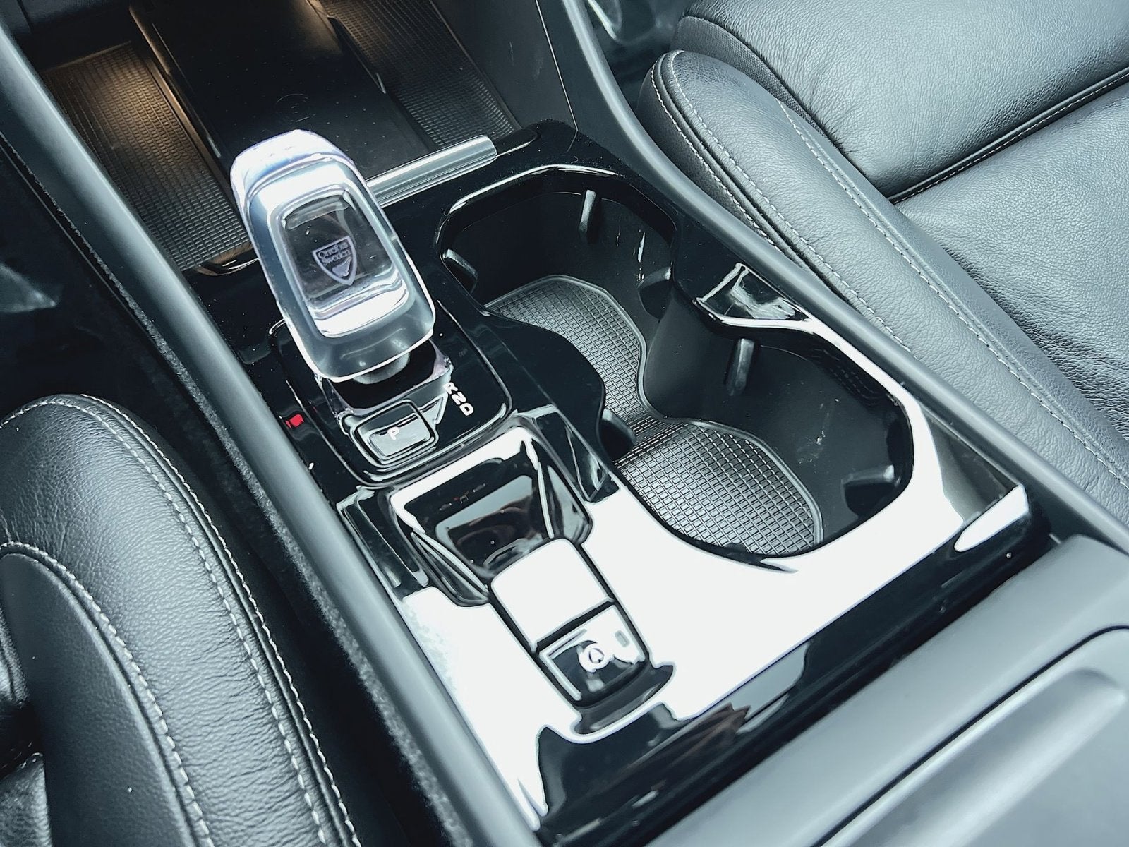 2023 Volvo XC40 B5 Plus Bright Theme