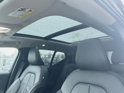 2023 Volvo XC40 B5 Plus Bright Theme