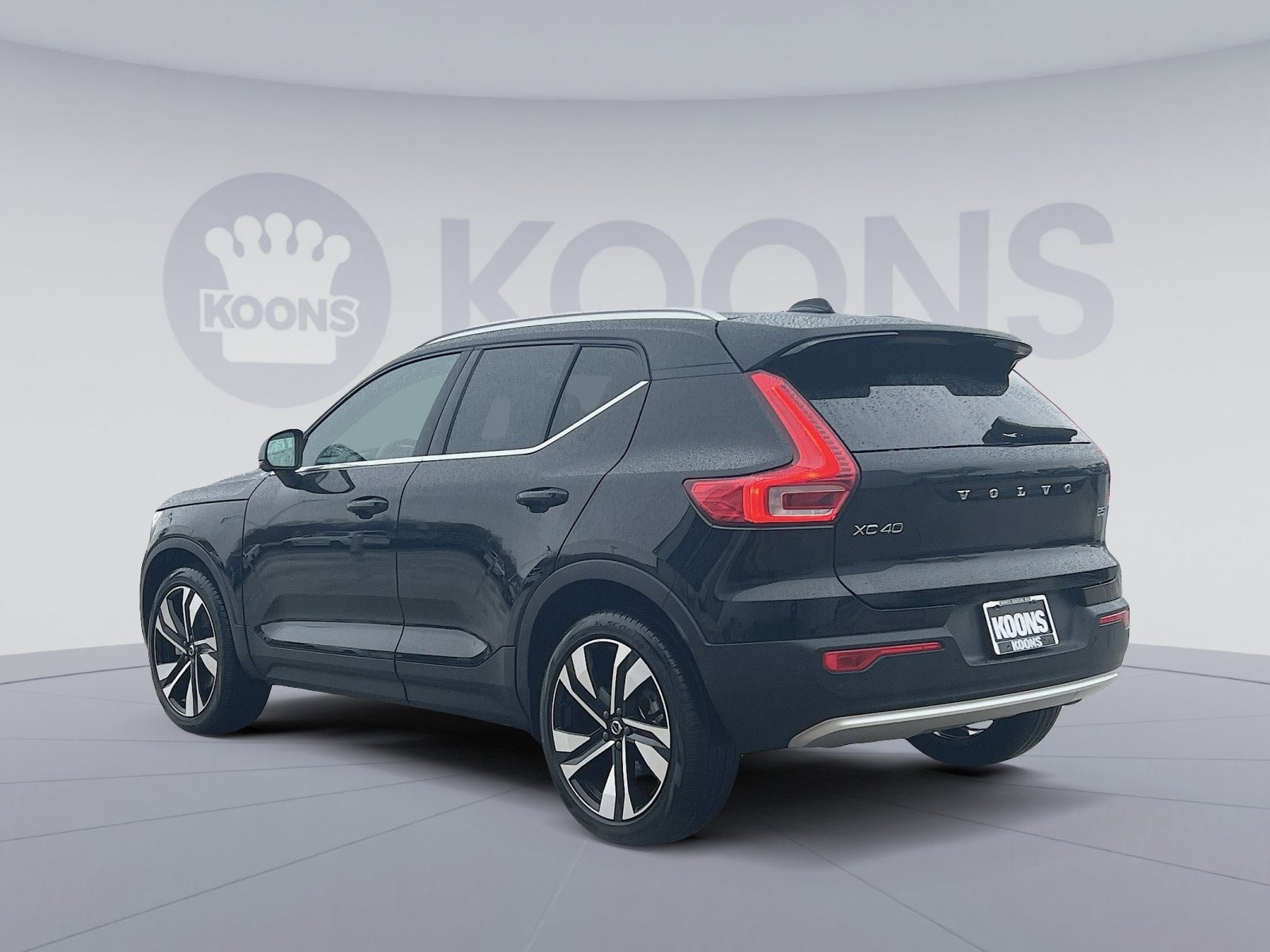2023 Volvo XC40 B5 Plus Bright Theme