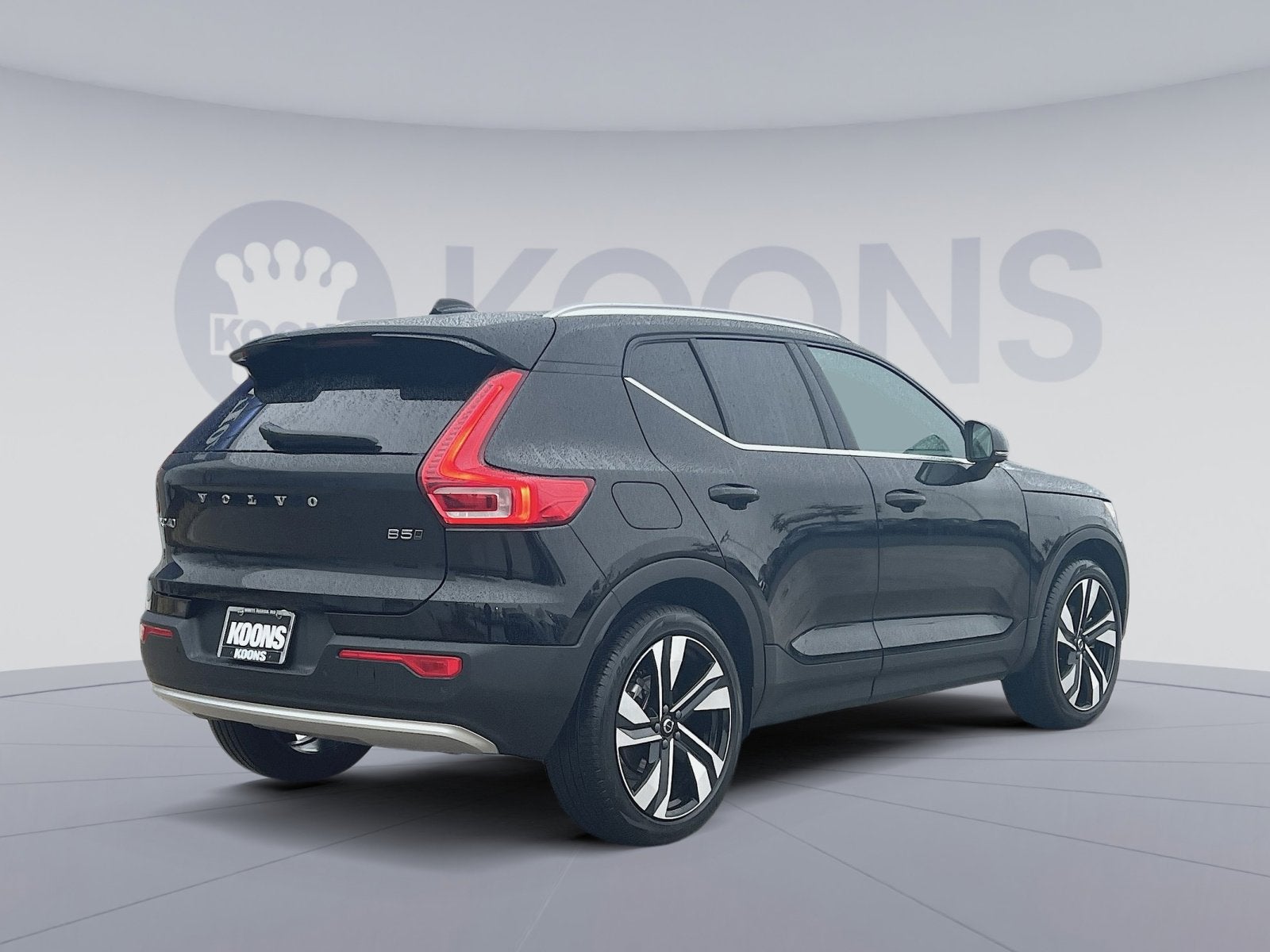 2023 Volvo XC40 B5 Plus Bright Theme