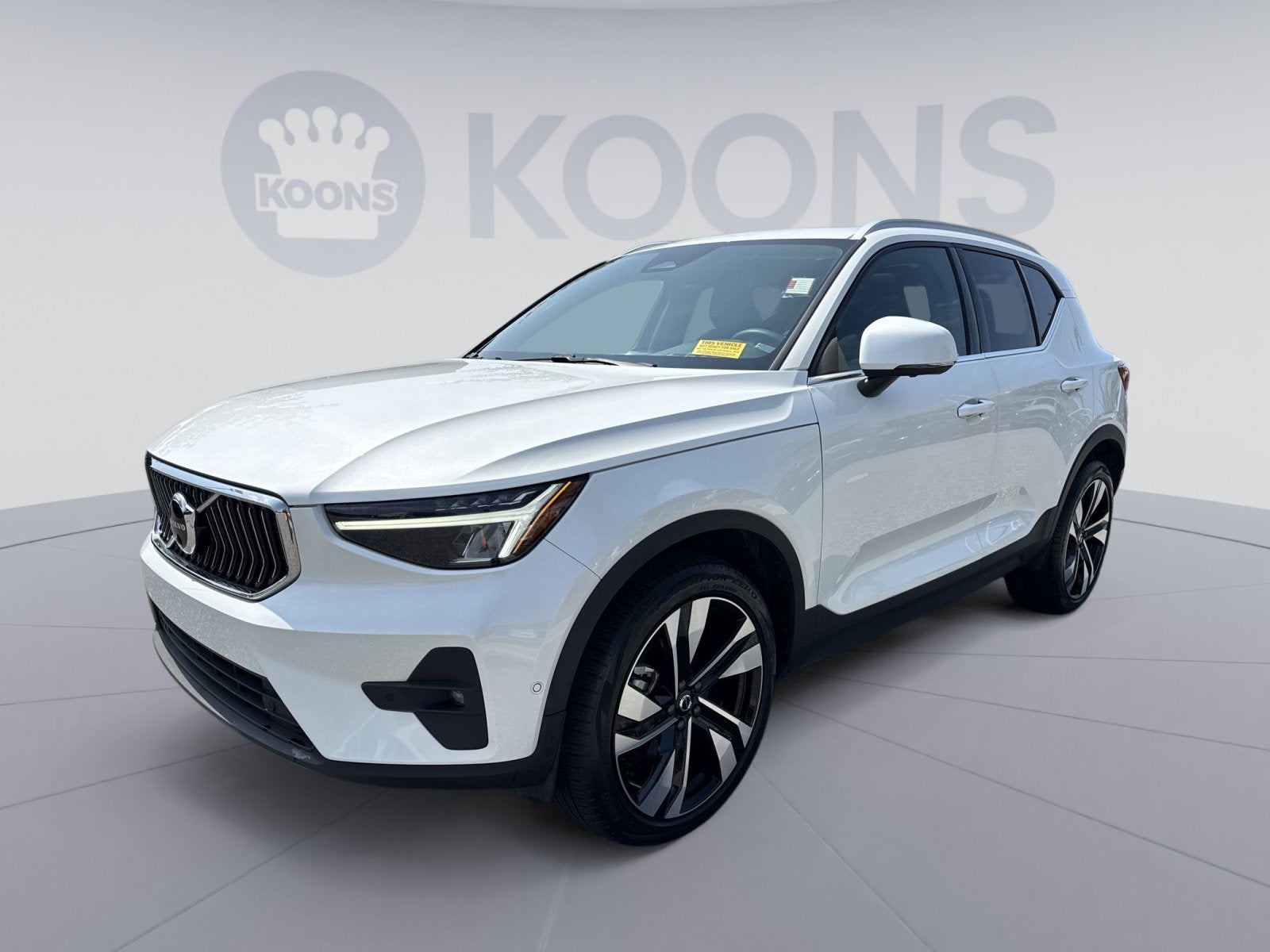 2023 Volvo XC40 B5 Plus Bright Theme
