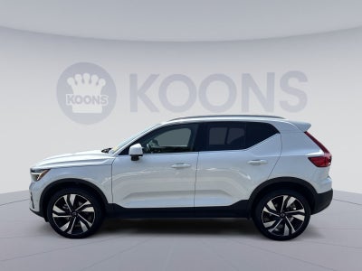 2023 Volvo XC40 B5 Plus Bright Theme