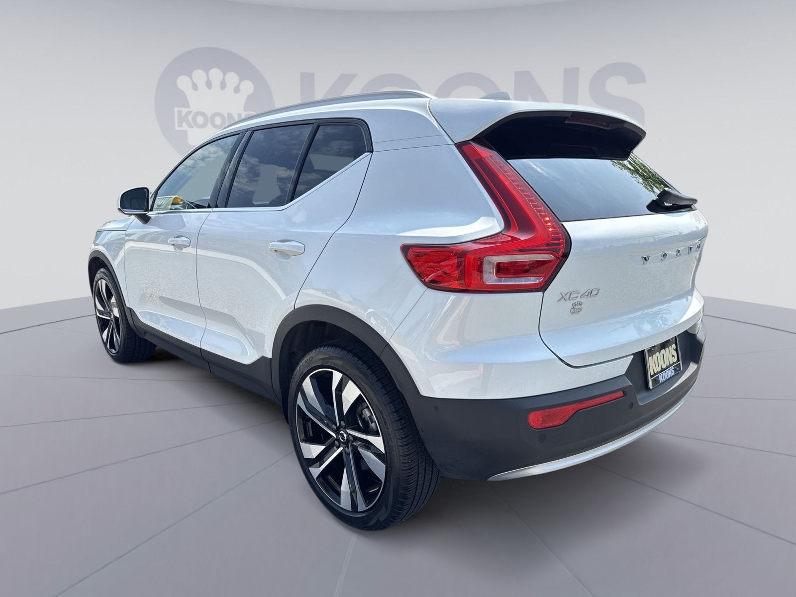 2023 Volvo XC40 B5 Plus Bright Theme
