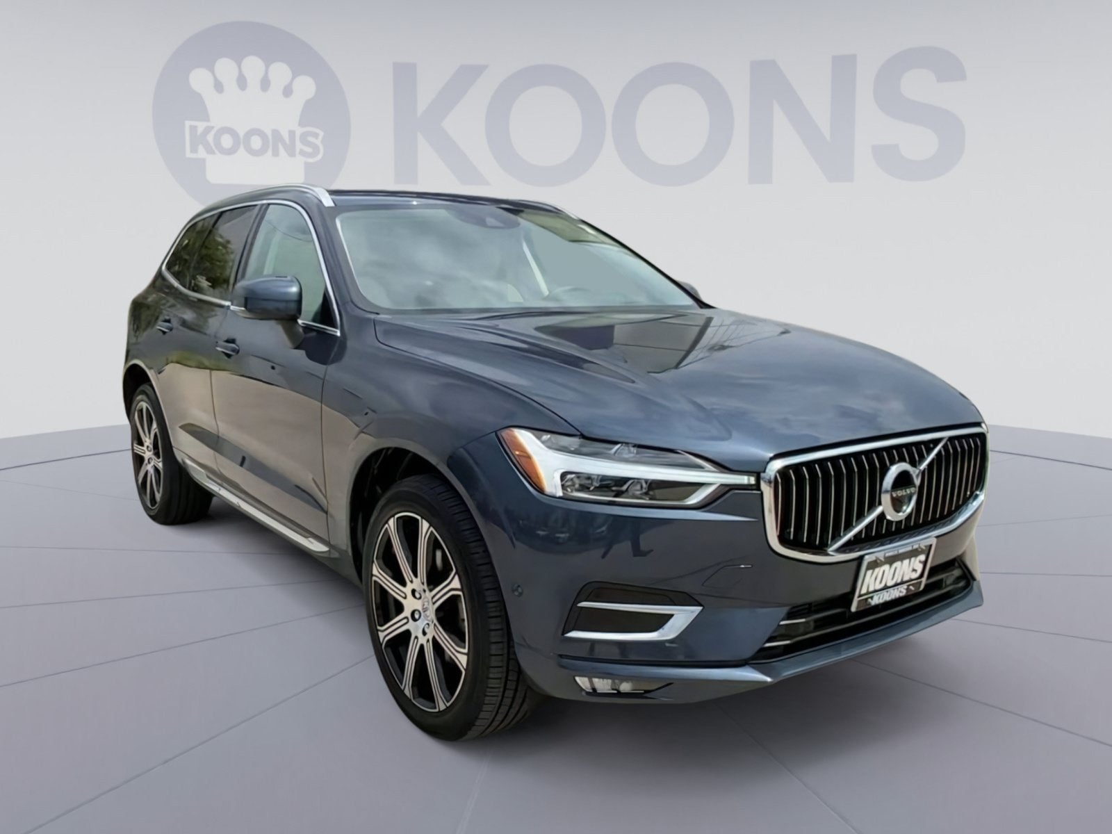 2023 Volvo XC40 B5 Plus Bright Theme