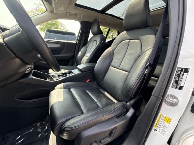 2023 Volvo XC40 B5 Plus Bright Theme