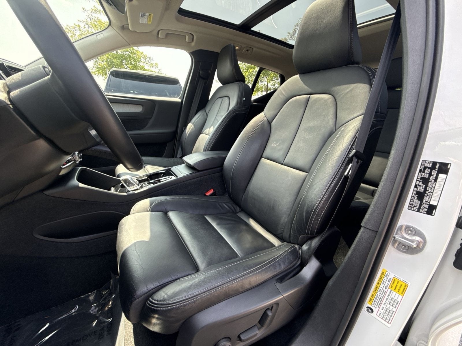 2023 Volvo XC40 B5 Plus Bright Theme