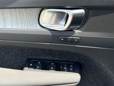 2023 Volvo XC40 B5 Plus Bright Theme