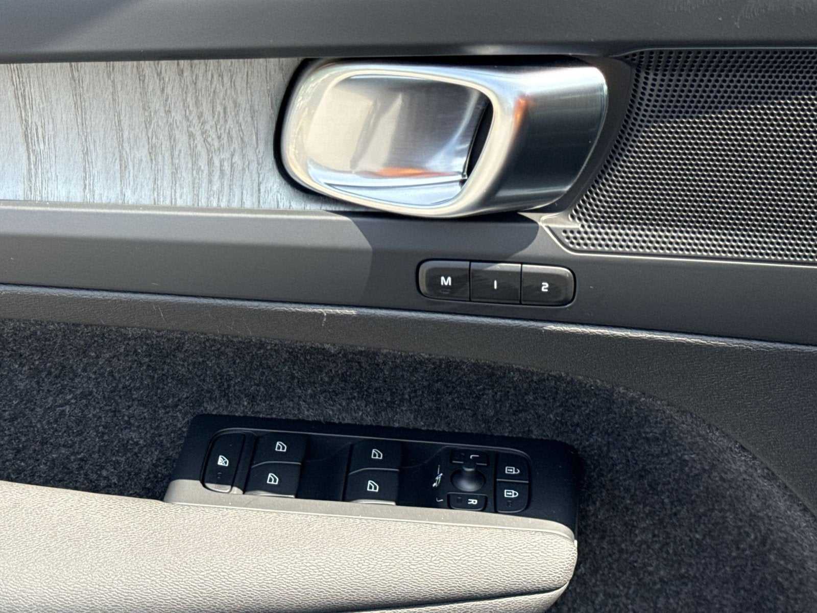 2023 Volvo XC40 B5 Plus Bright Theme