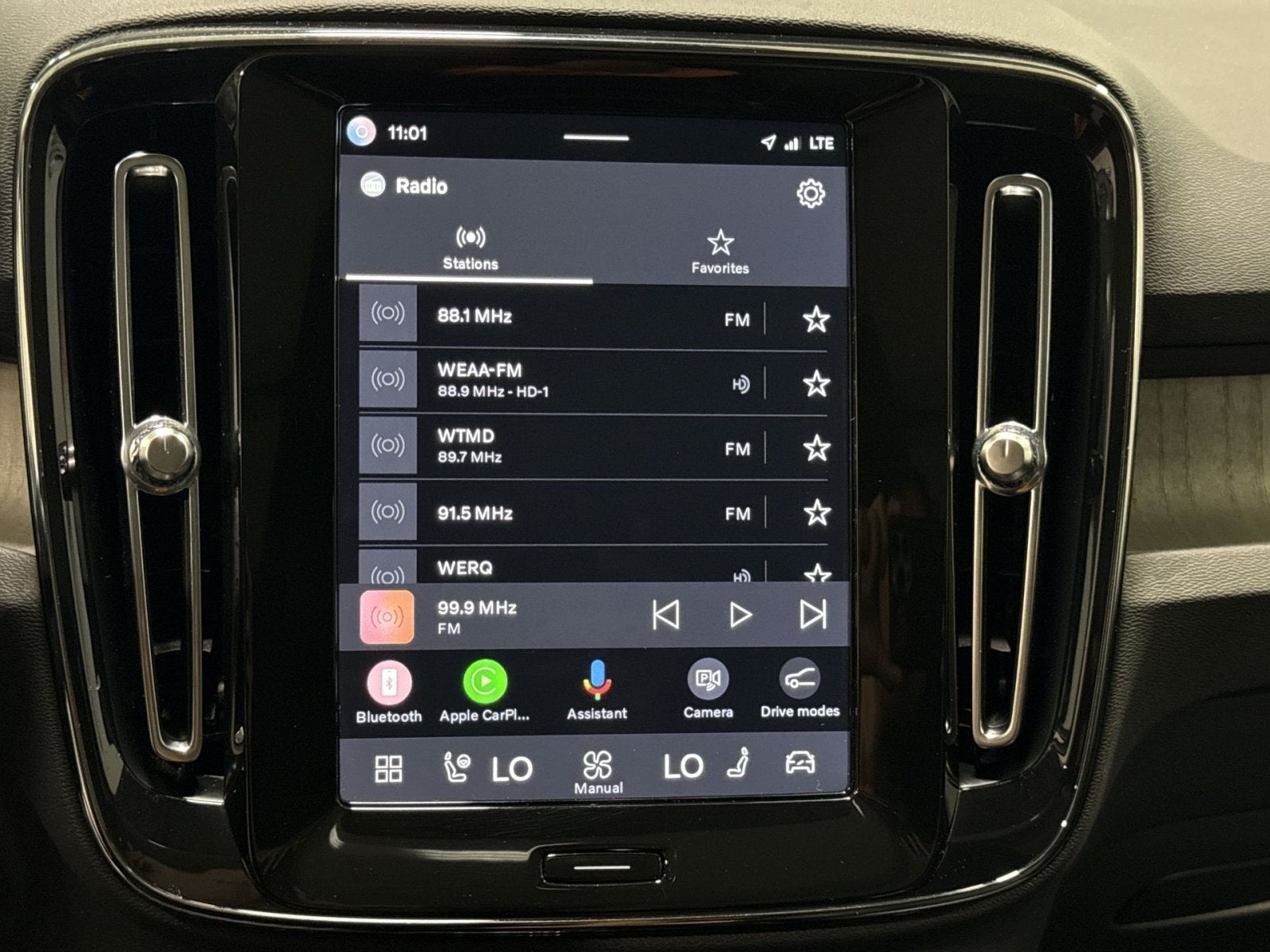 2023 Volvo XC40 B5 Plus Bright Theme