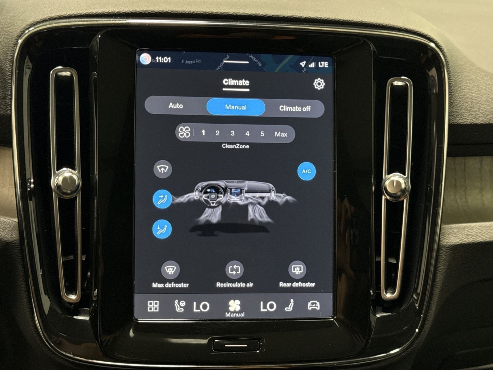 2023 Volvo XC40 B5 Plus Bright Theme