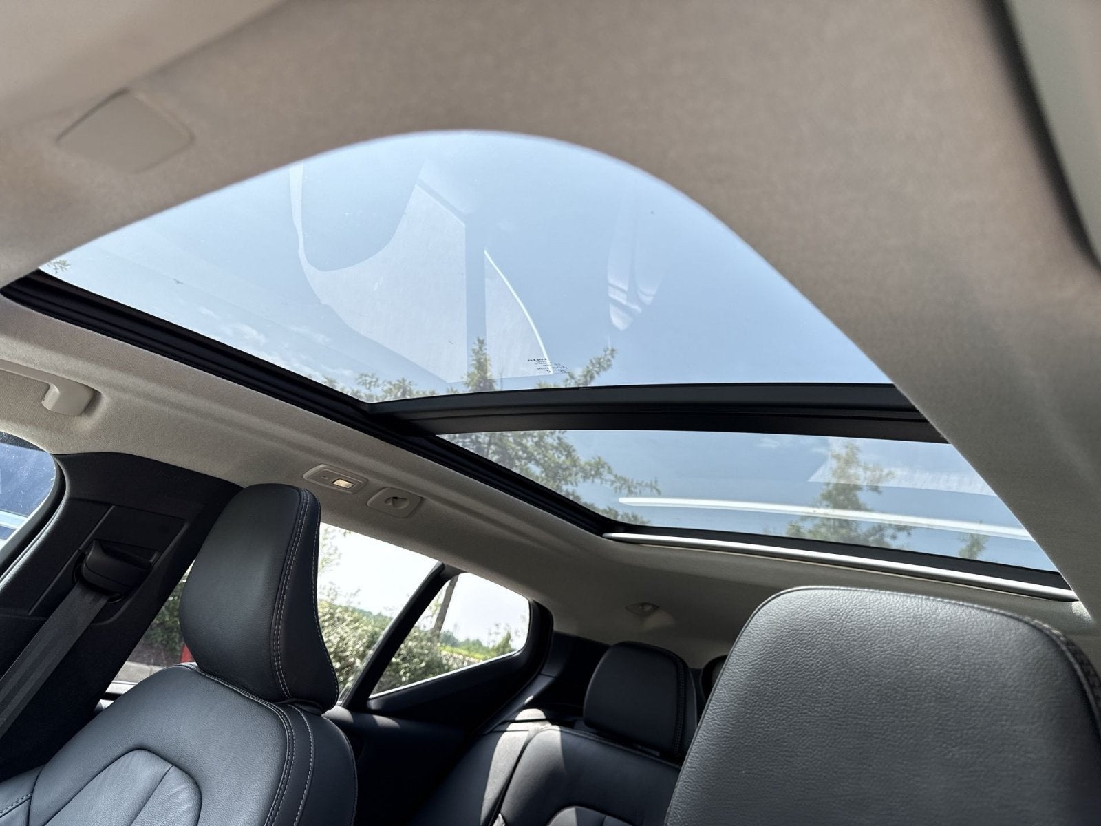 2023 Volvo XC40 B5 Plus Bright Theme