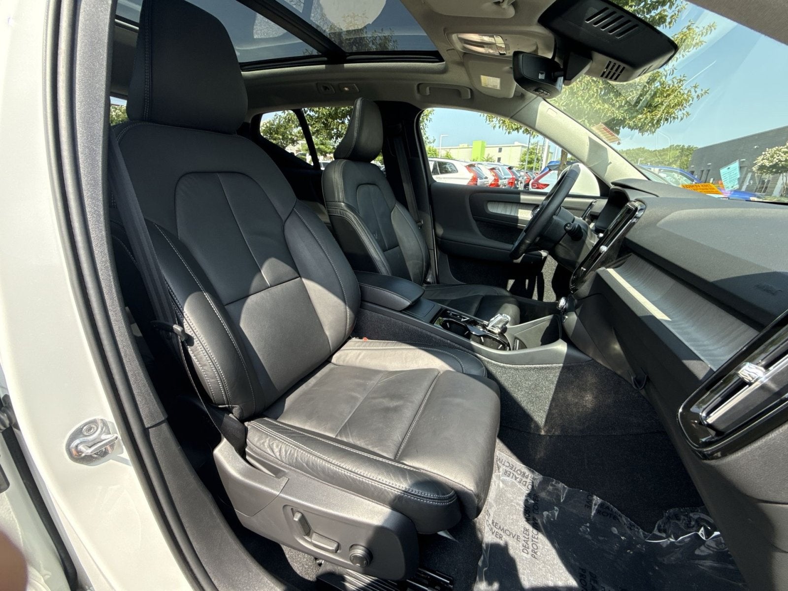 2023 Volvo XC40 B5 Plus Bright Theme