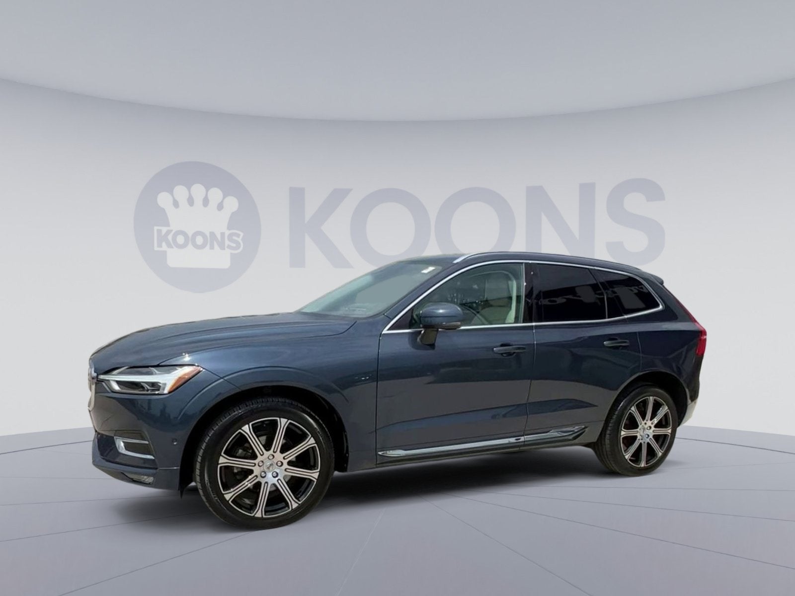 2023 Volvo XC40 B5 Plus Bright Theme