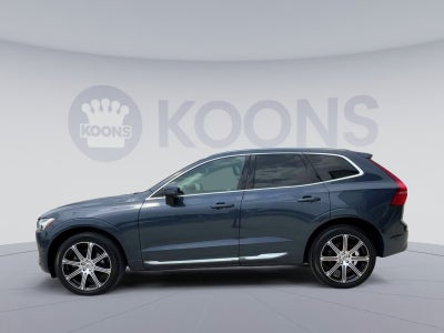 2023 Volvo XC40 B5 Plus Bright Theme
