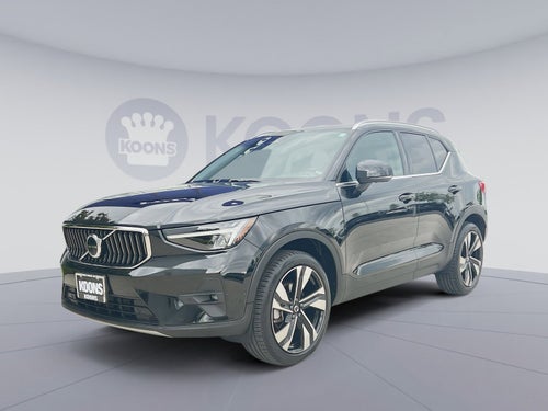 2023 Volvo XC40 B5 Plus Bright Theme